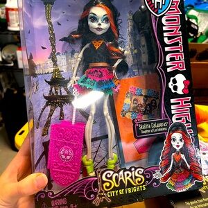 Monster High Travel Scaris Skelita Calaveras Doll